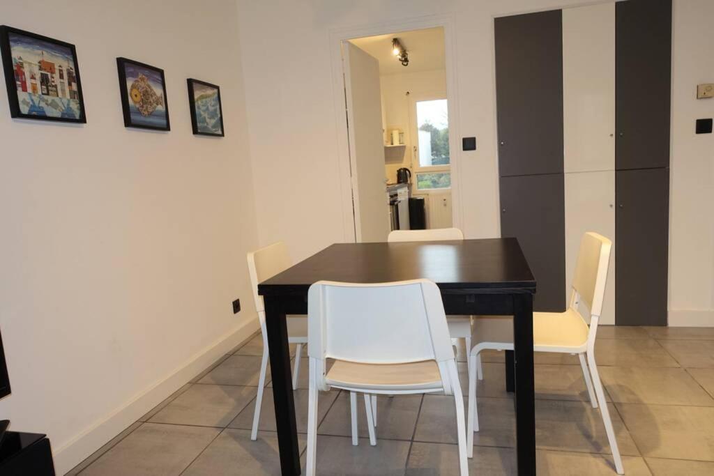 La Poterie - Appartement Avec Balcon Et Parking Prive カンペール エクステリア 写真
