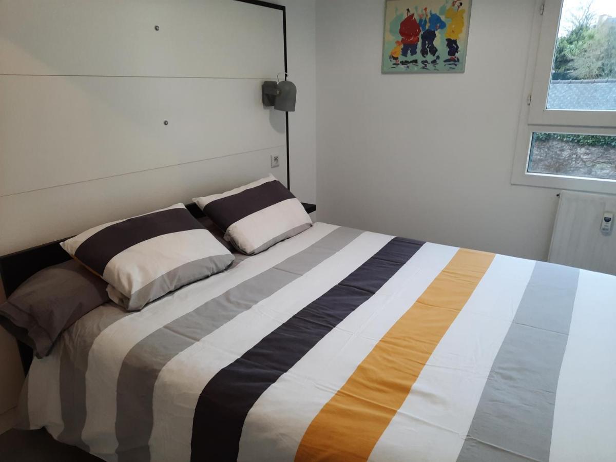 La Poterie - Appartement Avec Balcon Et Parking Prive カンペール エクステリア 写真